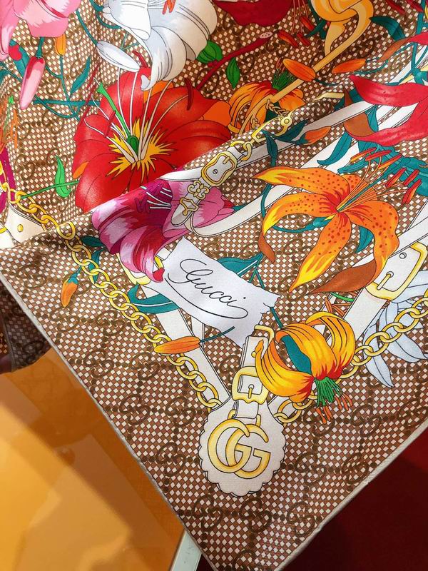 Gucci silk scarf 90X90cm E23 (1)